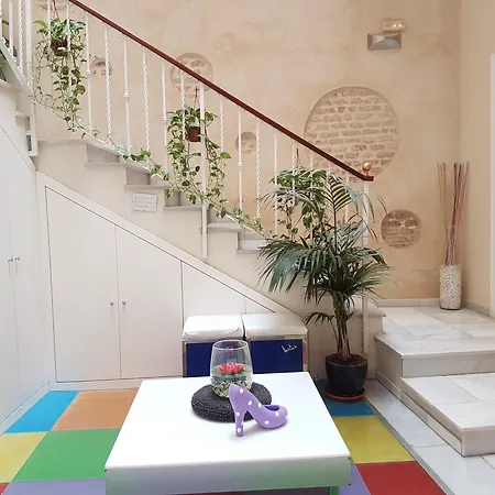 فندق Y Dona Lola