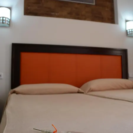 Y Dona Lola Hotel 2*