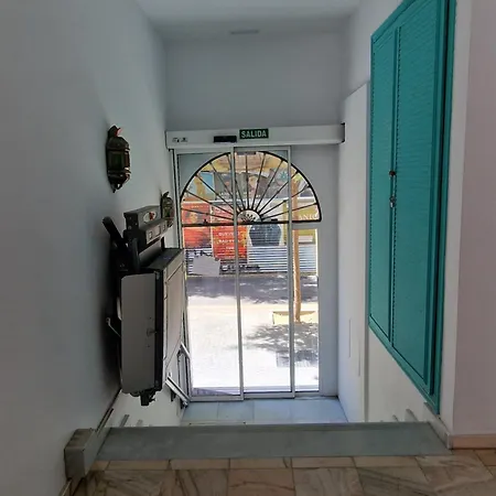 Y Doña Lola Sevilla