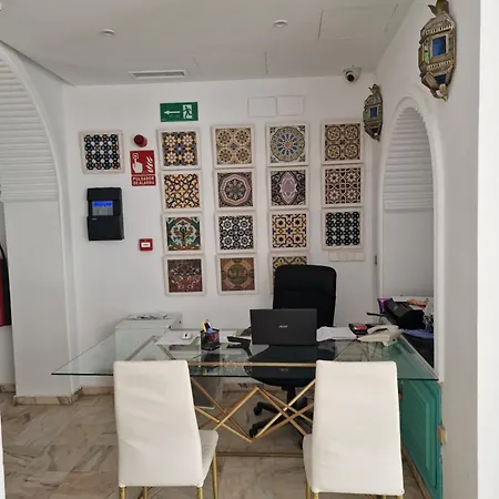 Hotel Y Doña Lola 2*