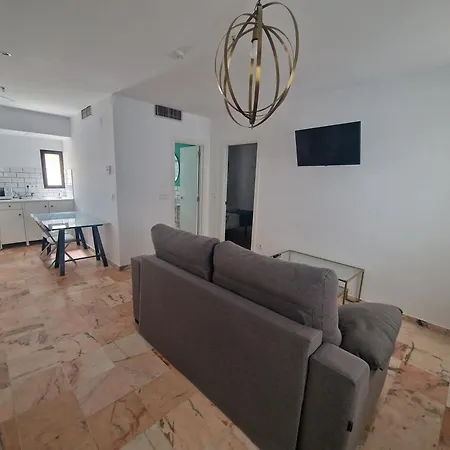 Y Doña Lola Hotel 2*