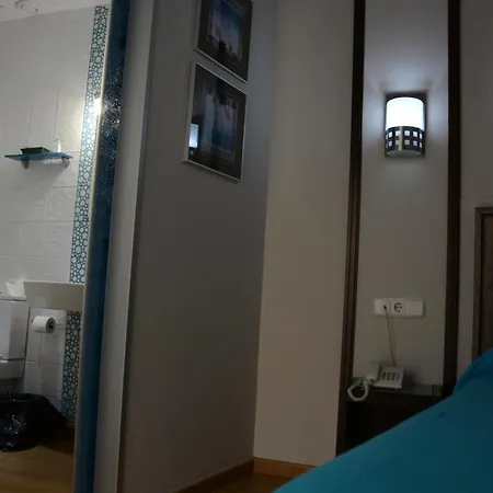 Y Doña Lola Hotel 2*