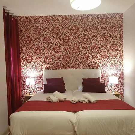 Y Doña Lola Sevilla