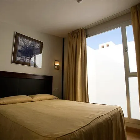 Y Dona Lola Otel 2*